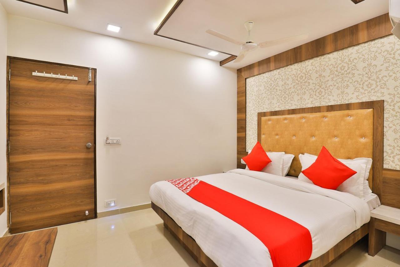 Oyo 24950 Hotel Shree Balaji Residency Ахмедабад Экстерьер фото