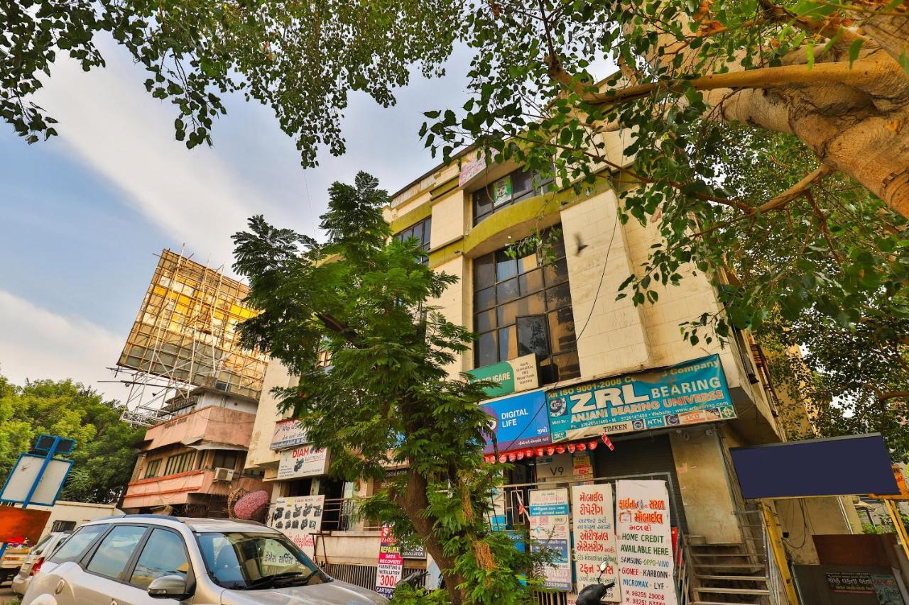 Oyo 24950 Hotel Shree Balaji Residency Ахмедабад Экстерьер фото