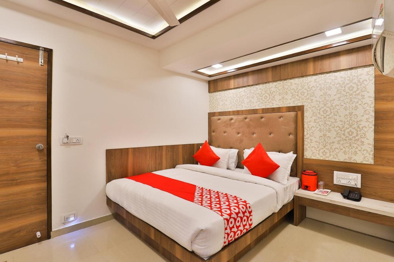 Oyo 24950 Hotel Shree Balaji Residency Ахмедабад Экстерьер фото